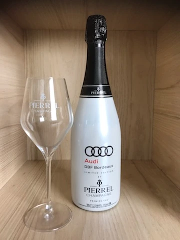 Champagne personnalisé blanc avec logo Audi pour entreprise