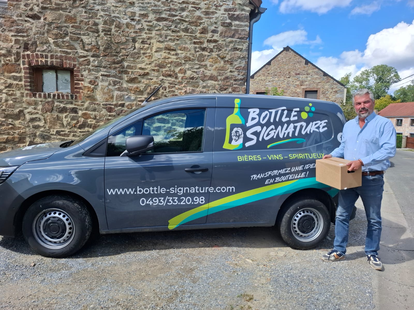Véhicule de Bottle Signature pour les livraisons artisanales et locales