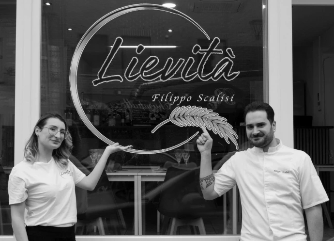 Bières artisanales et gin personnalisés créés pour la pizzeria italienne Lievità à Anhée par Bottle Signature.